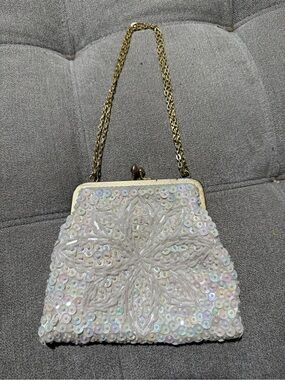 Vintage-Inspired Iridescent Sequin Evening Bag with Gold Chain